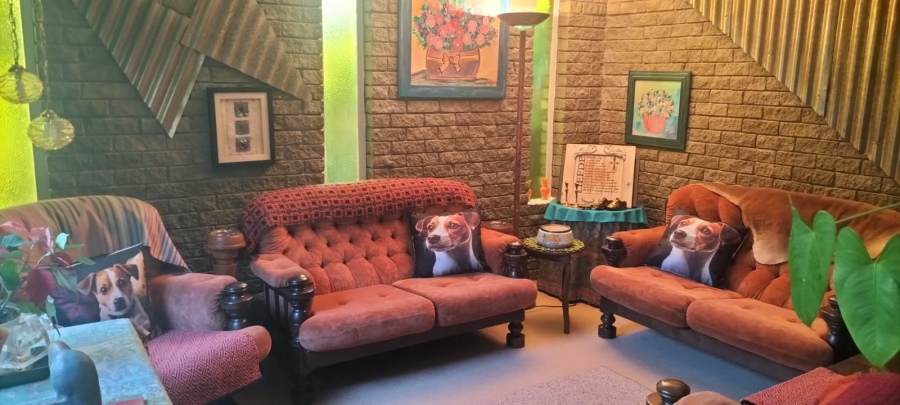 5 Bedroom Property for Sale in Langenhovenpark Free State